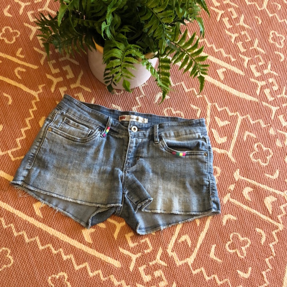 Levi’s shorty shorts